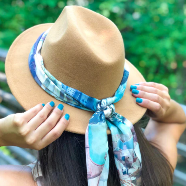 Topi Panama dengan ikat kepala warna-warni